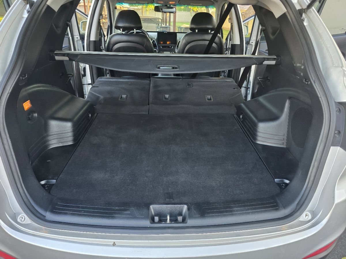 Used 2010 Hyundai Tucson Limited w/ Premium Pkg 4 FWD image 40