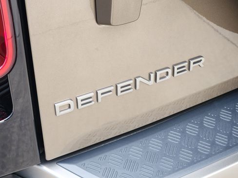 New 2025 Land Rover Defender 110 X-Dynamic SE AWD/4WD image 11