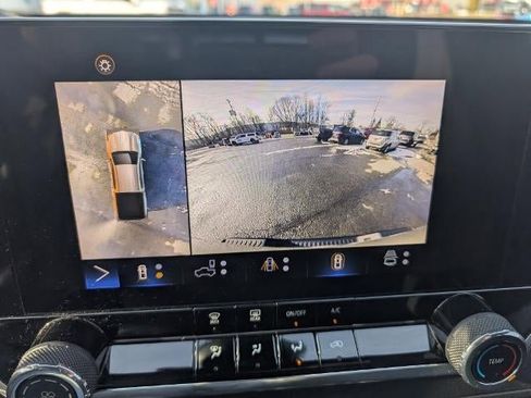 Used 2024 Chevrolet Colorado Trail Boss w/ Technology Package image 16