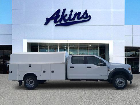 Used 2022 Ford F550 XL w/ Power Equipment Group image 1