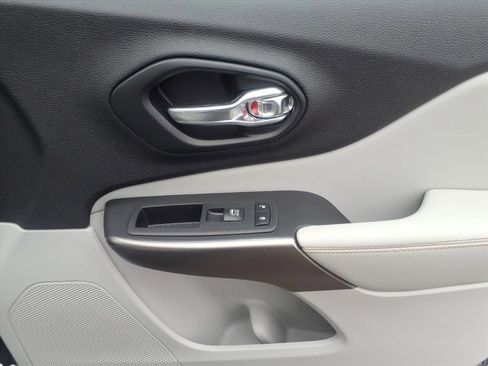 Certified 2021 Jeep Cherokee Limited w/ Elite Package image 22