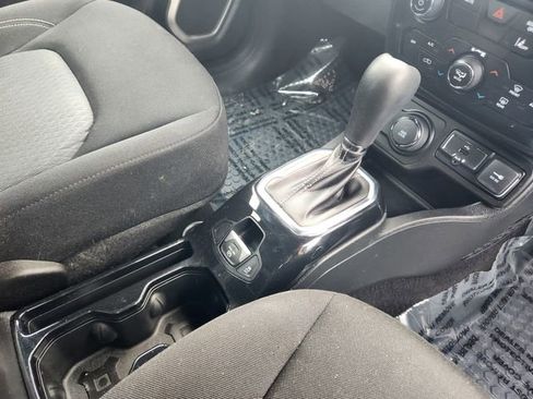 Used 2021 Jeep Renegade Latitude AWD/4WD image 15