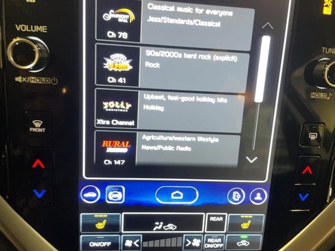 Used 2024 Subaru Ascent Premium w/ Convenience Package image 9