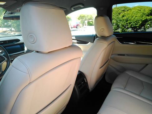 Certified 2019 Cadillac XT5 AWD image 13