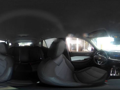 Used 2025 Chevrolet Trax LT w/ LT Convenience Package FWD image 42