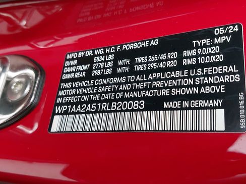 Certified 2024 Porsche Macan image 37