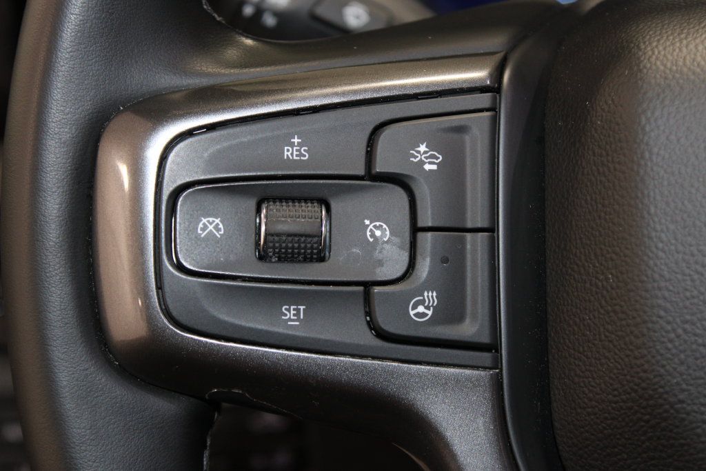 Used 2025 Chevrolet Silverado 2500 ZR2 w/ Technology Package AWD/4WD image 39