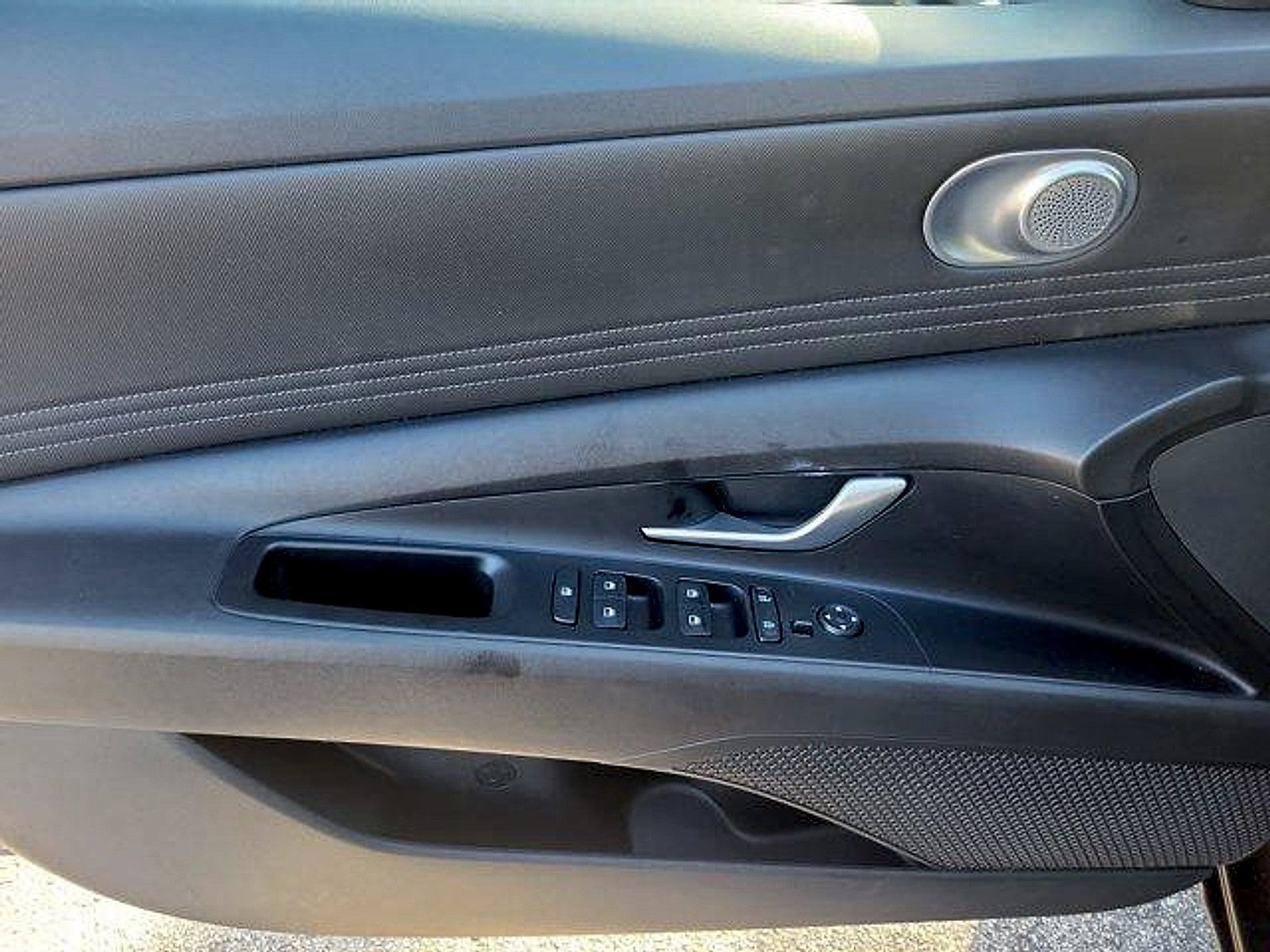 Used 2022 Hyundai Elantra SEL w/ Convenience Package FWD image 21