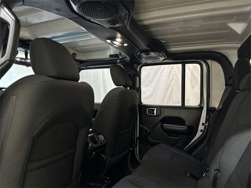Used 2021 Jeep Gladiator Sport image 13