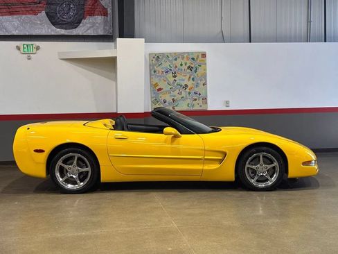 Used 2004 Chevrolet Corvette Convertible w/ Preferred Equipment Group RWD image 55