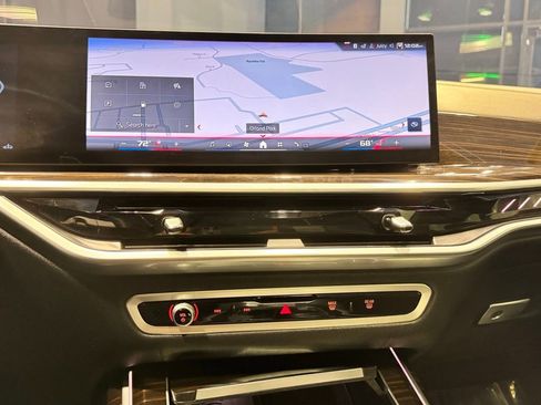 Used 2024 BMW X7 M60i image 7
