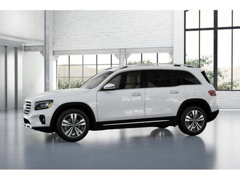 Used 2025 Mercedes-Benz GLB 250 image 35