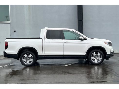 Used 2025 Honda Ridgeline RTL image 3