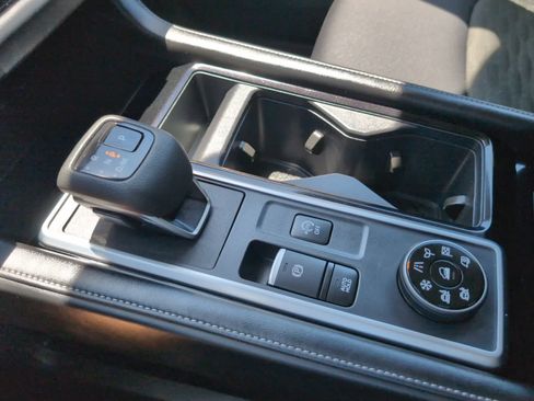 Used 2025 Nissan Pathfinder SV AWD/4WD image 14