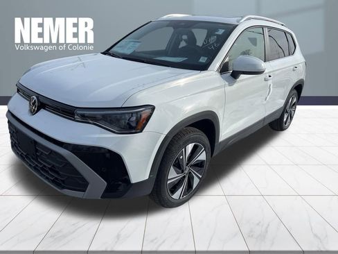 New 2026 Volkswagen Taos SE image 1