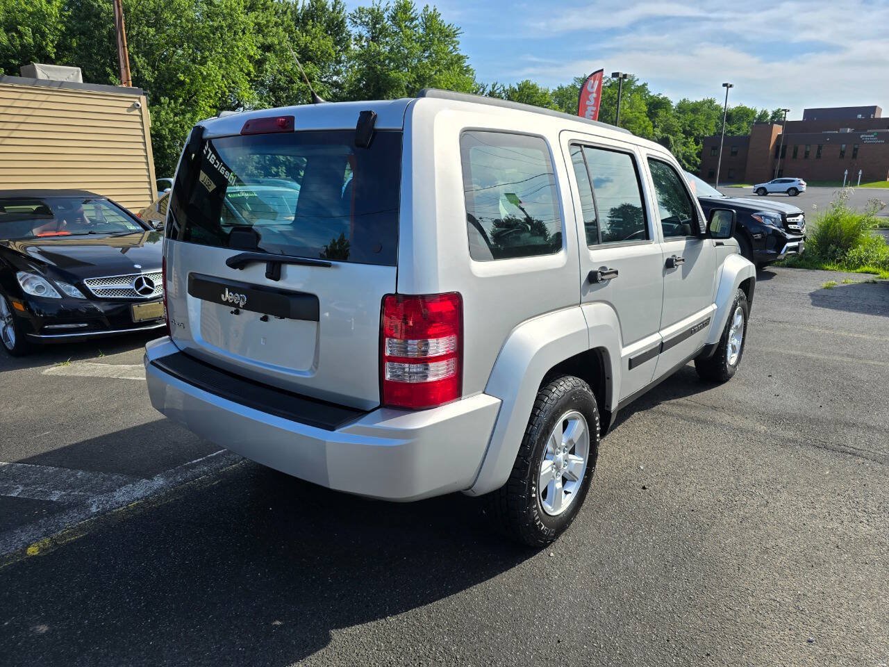 Used 2012 Jeep Liberty Sport AWD/4WD image 3