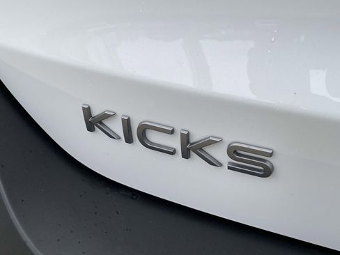 Used 2025 Nissan Kicks SV image 8