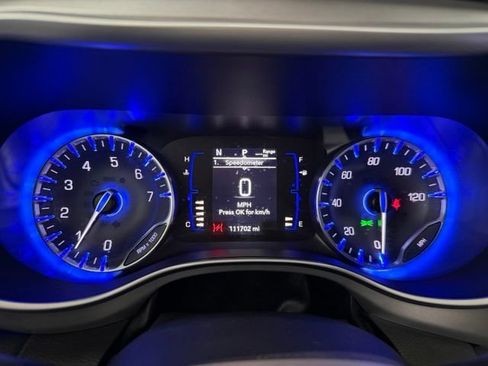Used 2018 Chrysler Pacifica Touring-L w/ Premium Audio Group FWD image 15