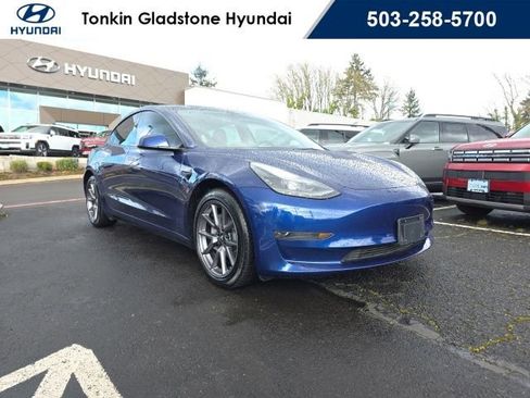 Used 2023 Tesla Model 3 Standard Range image 1