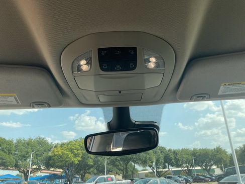 Used 2024 Chrysler Pacifica Touring-L FWD image 18