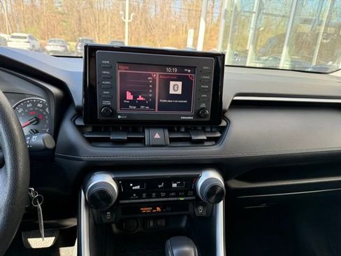 Used 2022 Toyota RAV4 LE w/ Carpet Mat Package (TMS) AWD/4WD image 12