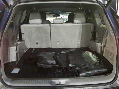 Certified 2018 Toyota Highlander Plus w/ Carpet Mat Package (TMS) image 10