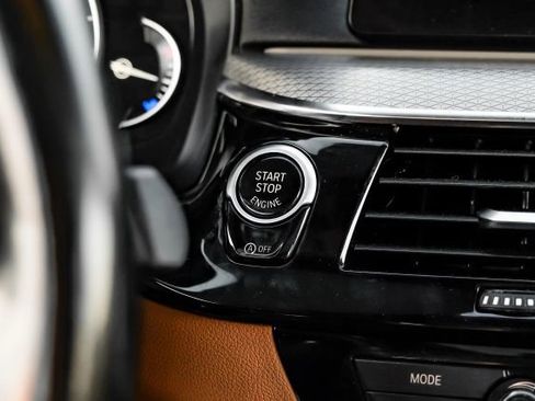 Used 2018 BMW M550i xDrive image 27