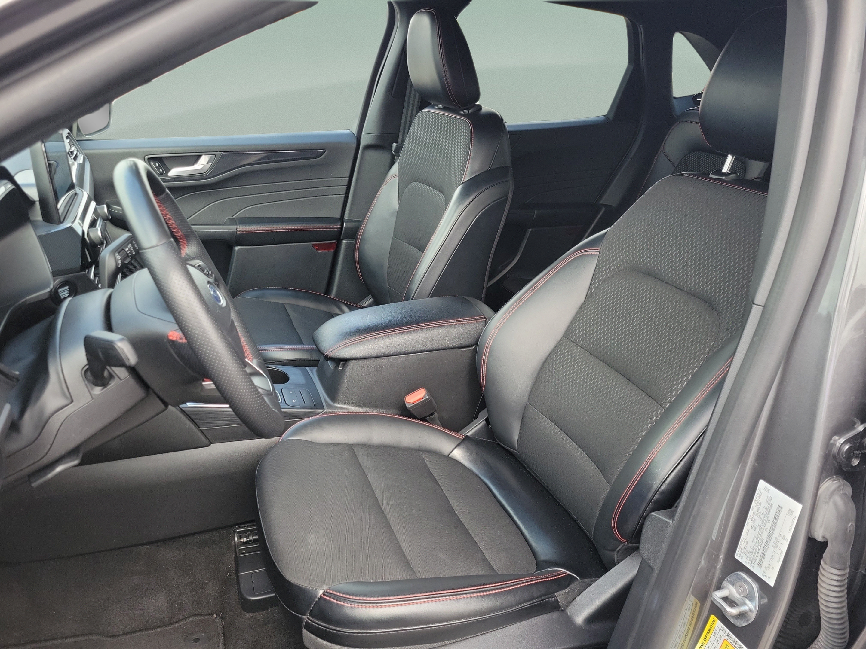 Used 2025 Ford Escape ST-Line Select AWD/4WD image 19
