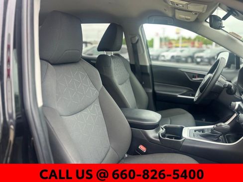 Used 2025 Toyota RAV4 XLE AWD/4WD image 4