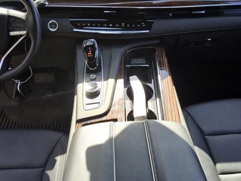 Used 2024 Cadillac Escalade Luxury RWD image 3