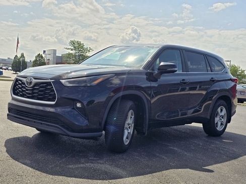 Used 2023 Toyota Highlander LE AWD/4WD image 11