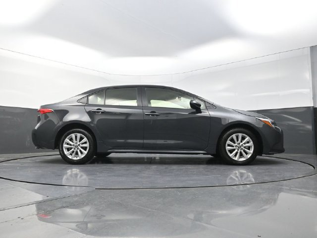 Used 2026 Toyota Corolla LE w/ LE Premium Package FWD image 38