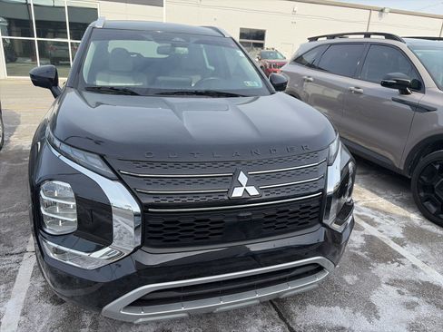 Used 2023 Mitsubishi Outlander SEL Black Edition image 12