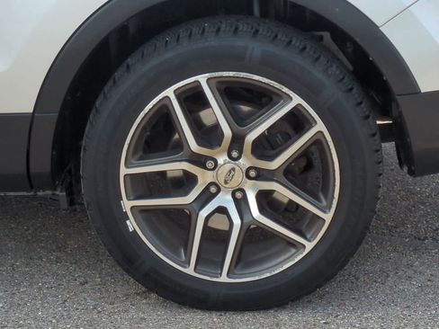 Used 2018 Ford Explorer Sport w/ Equipment Group 401A AWD/4WD image 14