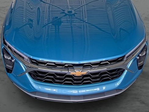 Used 2025 Chevrolet Trax LT w/ Driver Confidence Package image 18