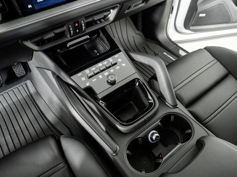 New 2026 Porsche Cayenne AWD/4WD image 18