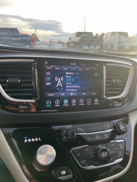 Used 2019 Chrysler Pacifica Touring-L FWD image 44