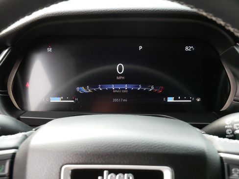 Used 2023 Jeep Grand Cherokee Limited w/ Luxury Tech Group II AWD/4WD image 21