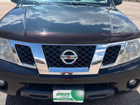 Used 2013 Nissan Frontier SV w/ SV Value Truck Pkg AWD/4WD image 12