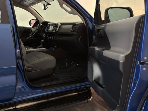 Used 2016 Toyota Tacoma SR5 w/ SR5 Appearance Package (SN) image 23