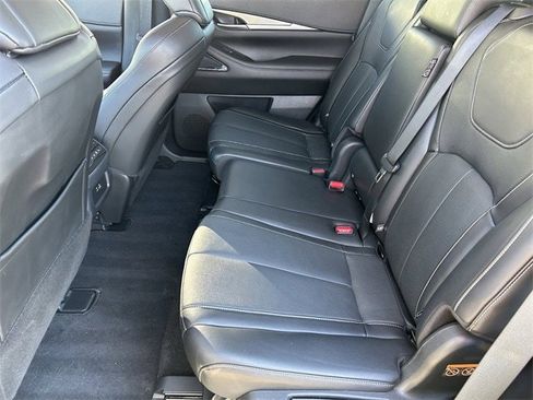 Certified 2025 INFINITI QX60 Luxe w/ Vision Package image 18