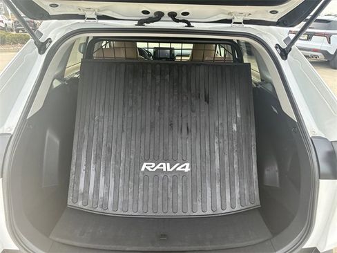 Used 2021 Toyota RAV4 LE image 13