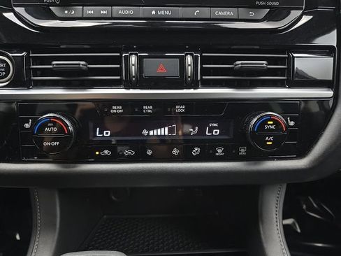 Used 2024 Nissan Pathfinder SV FWD image 24