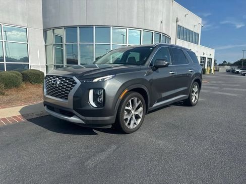 Used 2022 Hyundai Palisade SEL w/ Premium Package FWD image 2