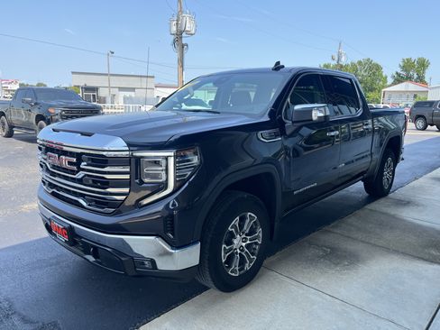 Used 2025 GMC Sierra 1500 SLT AWD/4WD image 1