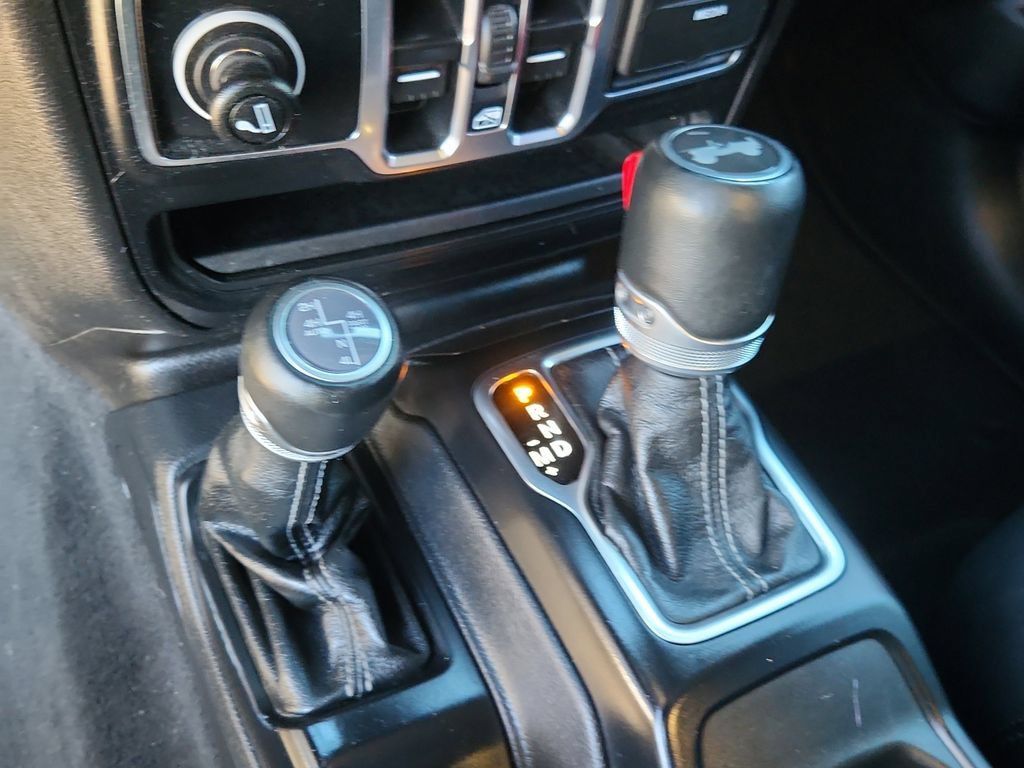 Used 2024 Jeep Wrangler High Altitude AWD/4WD image 24