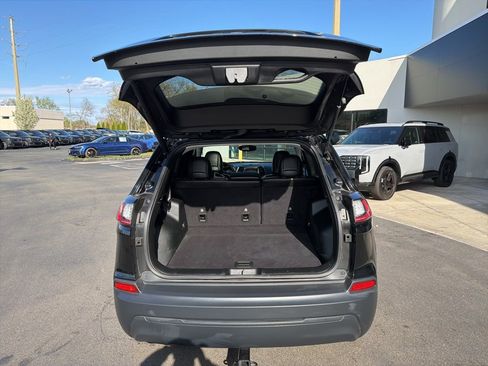 Used 2019 Jeep Cherokee Latitude Plus w/ Comfort/Convenience Group image 15