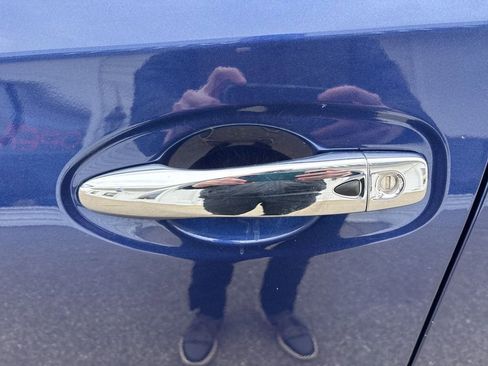 Used 2020 Nissan Rogue SV image 13