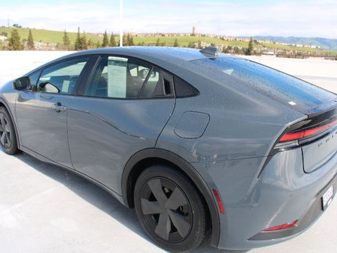 Used 2023 Toyota Prius LE image 5