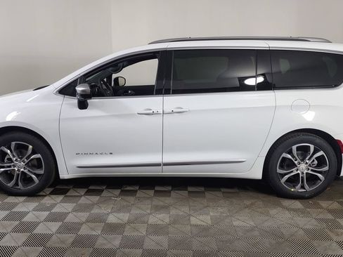 New 2026 Chrysler Pacifica Pinnacle FWD image 4